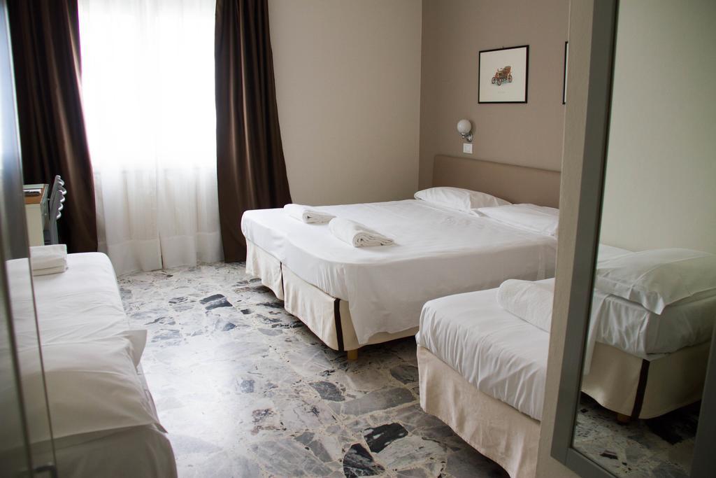 Hotel Arianna Iseo Bilik gambar
