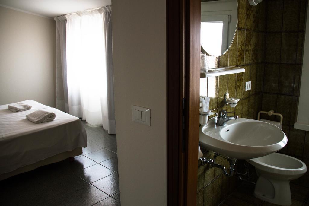 Hotel Arianna Iseo Bilik gambar
